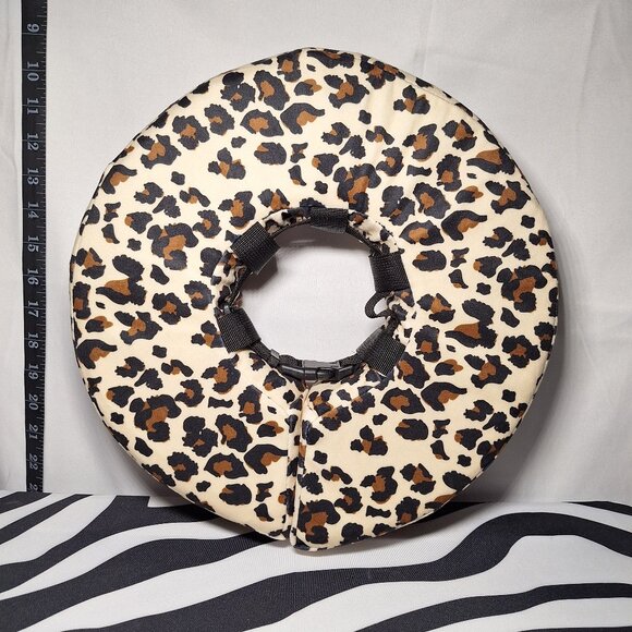 COMFURT COLLAR Stuffed Not Inflatable Dog & Cat Recovery Collar, Cheetah, Medium - Picture 2 of 5
